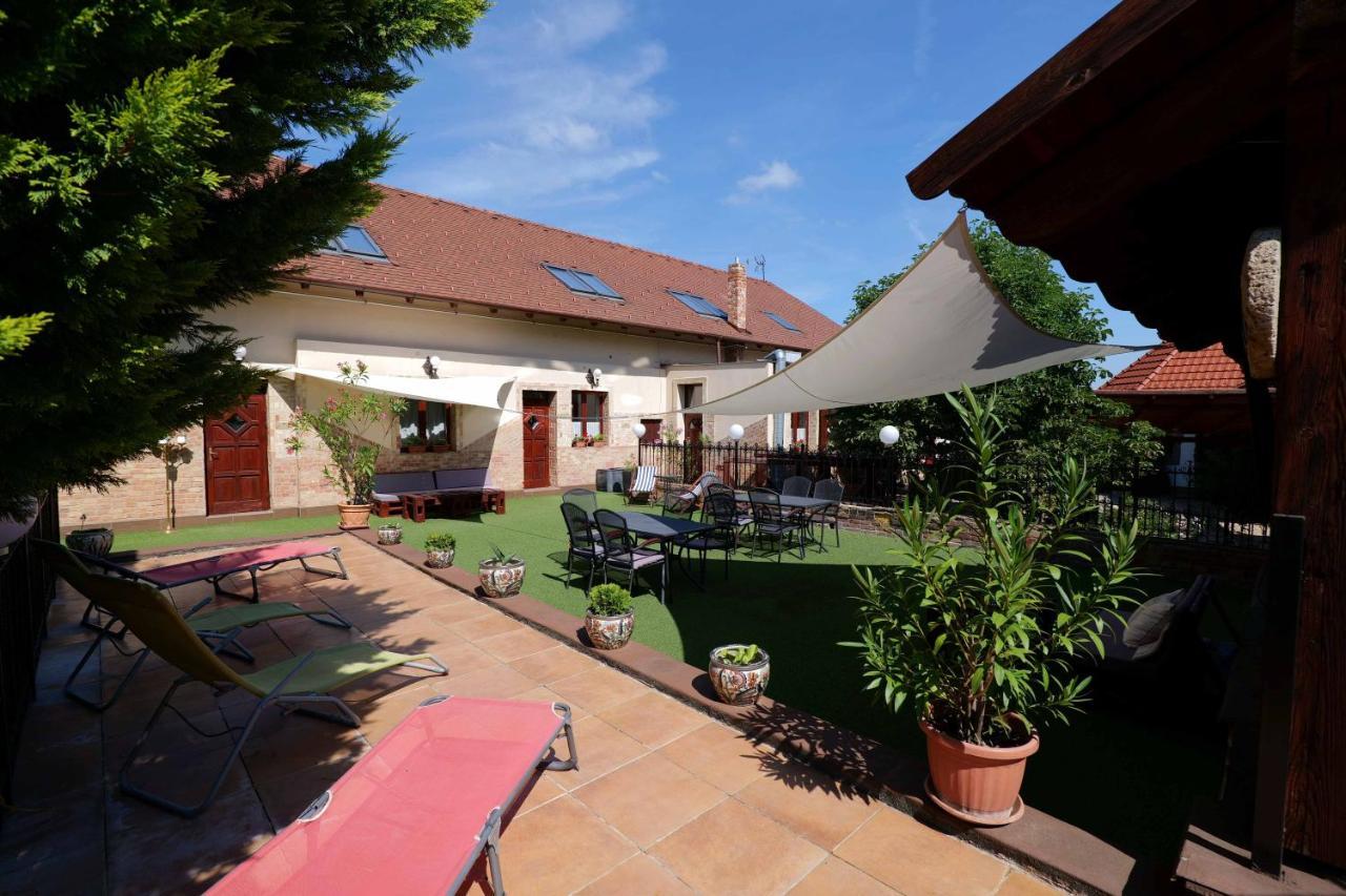 Hotel Nyilas Fogado Nyíregyháza Exterior foto
