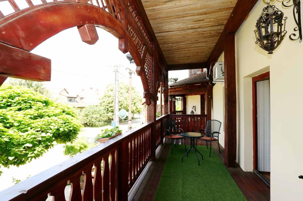 Hotel Nyilas Fogado Nyíregyháza Exterior foto